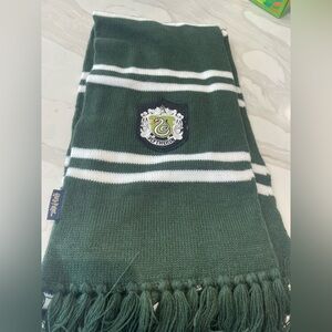 NWOT Harry Potter Slytherin Scarf